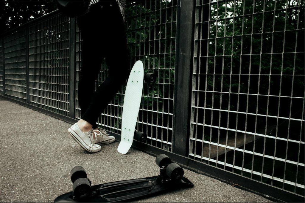 Kwalitatief skateboard met sterke deck, stevige trucks en duurzame wielen voor optimale prestaties en controle